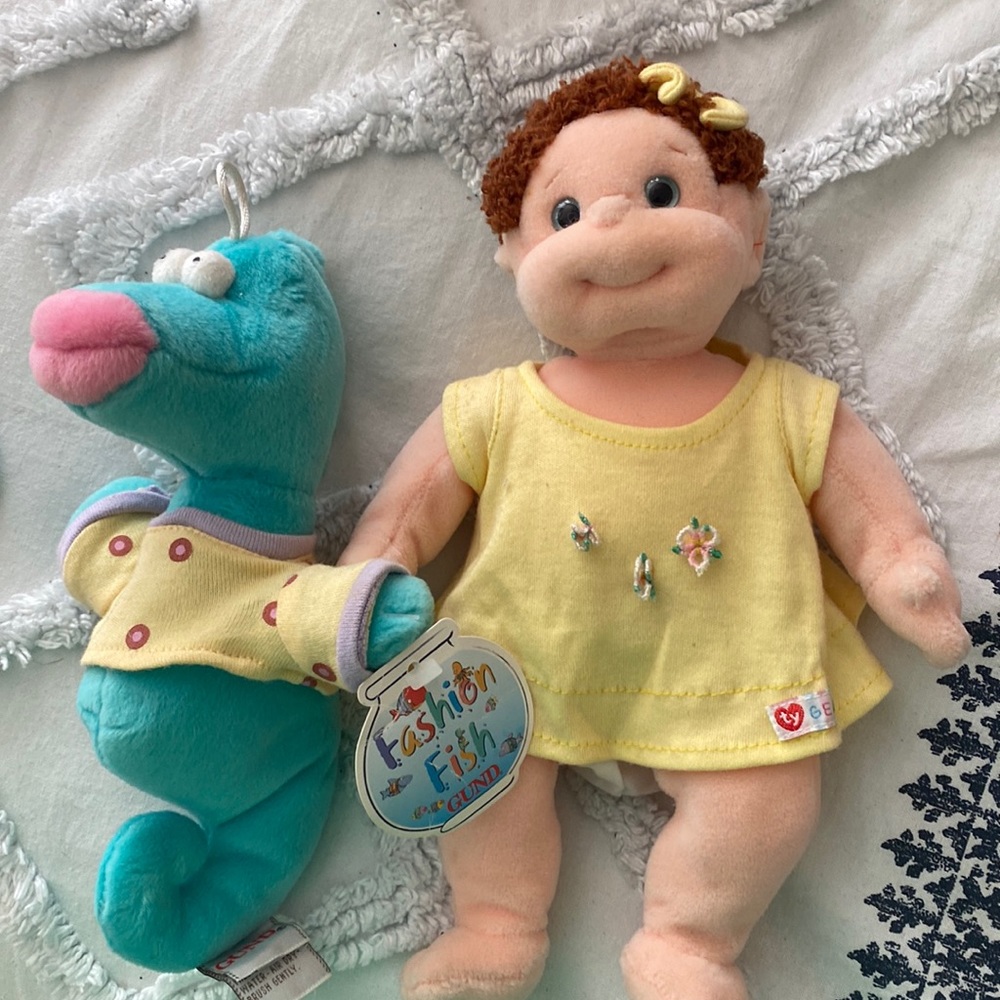 Two beanie babies one regular size one medium size